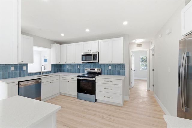 7528 17TH WAY N, St Petersburg, FL 33702