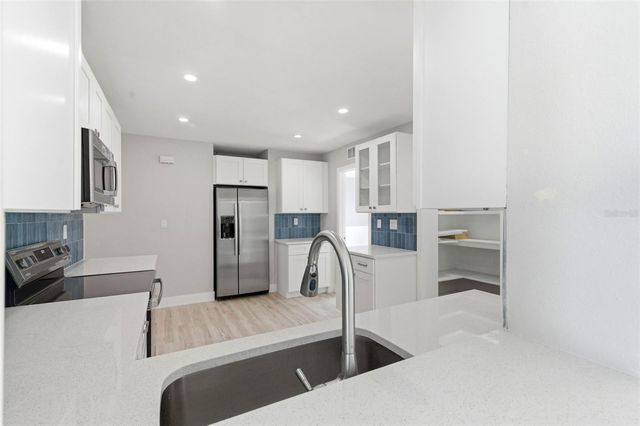 7528 17TH WAY N, St Petersburg, FL 33702