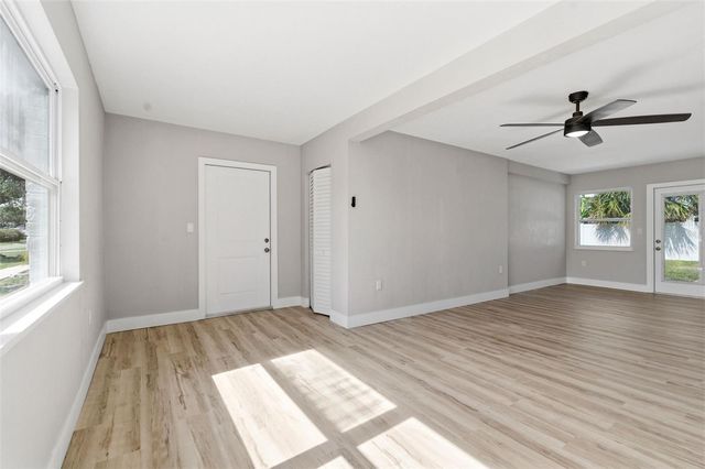 7528 17TH WAY N, St Petersburg, FL 33702