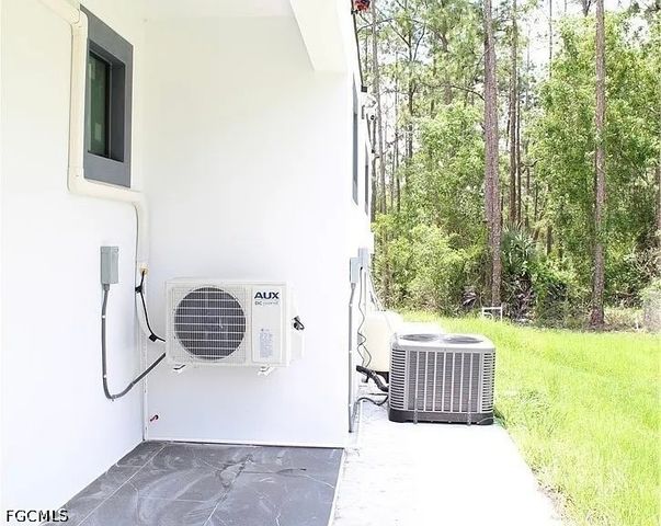 2504 E 2nd ST, Lehigh Acres, FL 33936
