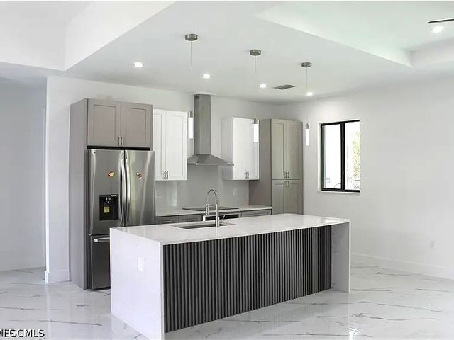 2504 E 2nd ST, Lehigh Acres, FL 33936