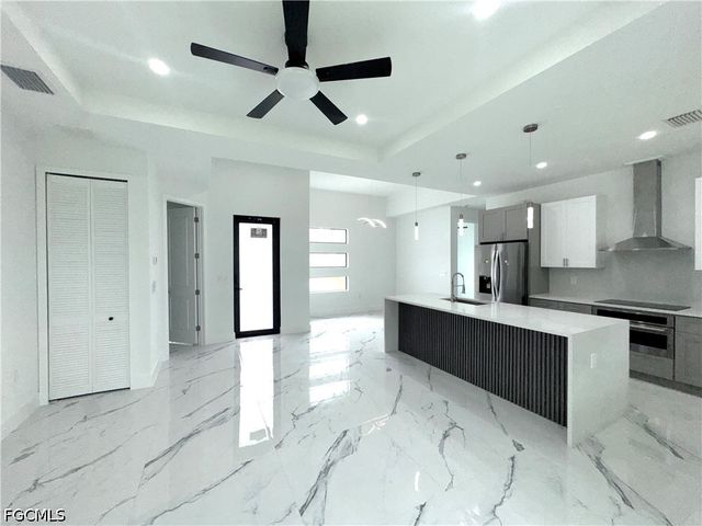 2504 E 2nd ST, Lehigh Acres, FL 33936