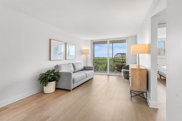 689 NE 6th Court 4050, Boynton Beach, FL 33435