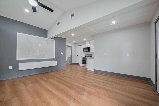 6058 Lyndhurst Drive, Houston, TX 77033