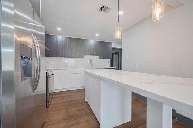 6058 Lyndhurst Drive, Houston, TX 77033