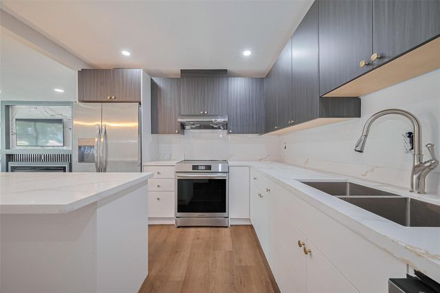 6058 Lyndhurst Drive, Houston, TX 77033