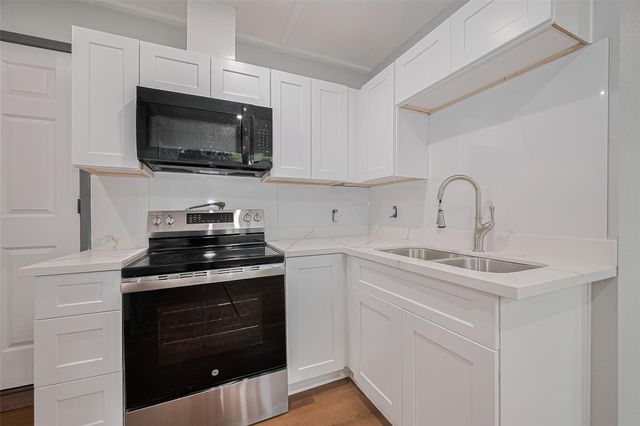 6058 Lyndhurst Drive, Houston, TX 77033