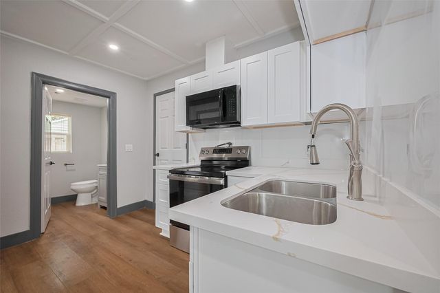 6058 Lyndhurst Drive, Houston, TX 77033