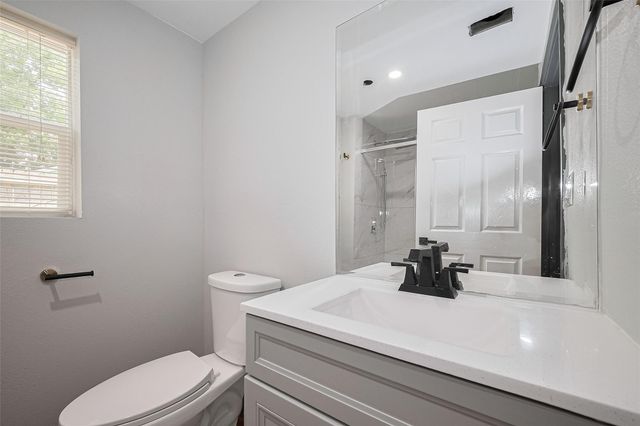 6058 Lyndhurst Drive, Houston, TX 77033