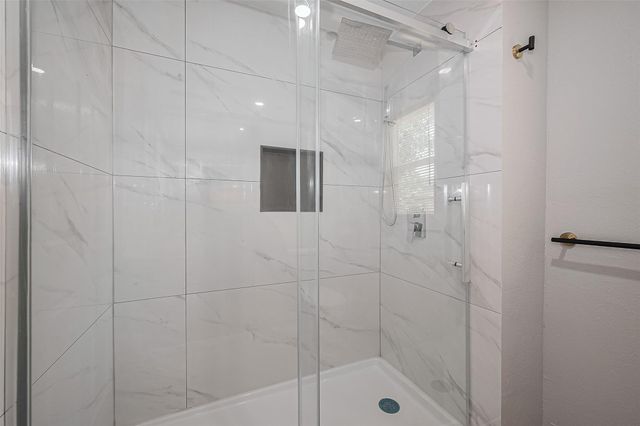 6058 Lyndhurst Drive, Houston, TX 77033