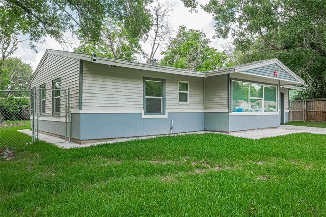 6058 Lyndhurst Drive, Houston, TX 77033