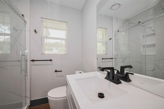 6058 Lyndhurst Drive, Houston, TX 77033