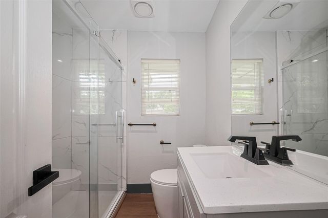 6058 Lyndhurst Drive, Houston, TX 77033