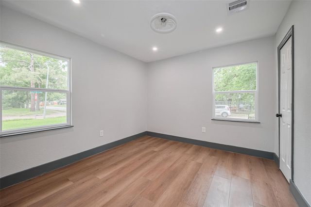 6058 Lyndhurst Drive, Houston, TX 77033