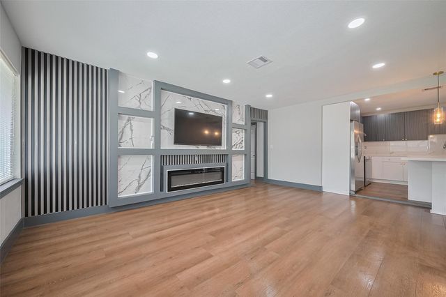 6058 Lyndhurst Drive, Houston, TX 77033