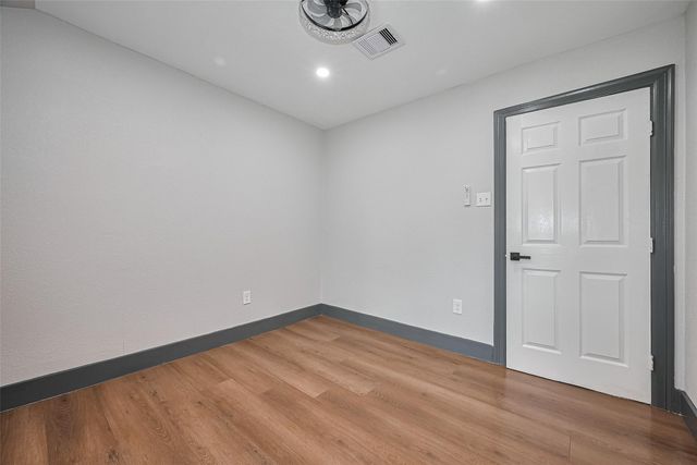 6058 Lyndhurst Drive, Houston, TX 77033