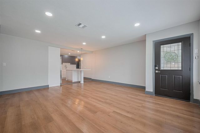 6058 Lyndhurst Drive, Houston, TX 77033