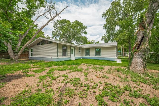 6058 Lyndhurst Drive, Houston, TX 77033