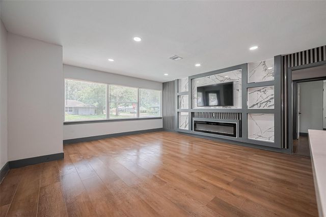 6058 Lyndhurst Drive, Houston, TX 77033