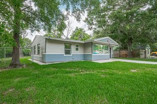 6058 Lyndhurst Drive, Houston, TX 77033