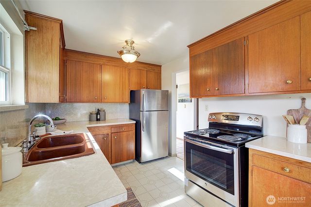 3110 SW 105th Street, Seattle, WA 98146