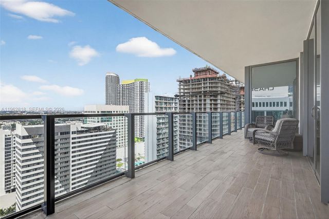 88 SW 7th St 2402, Miami, FL 33130