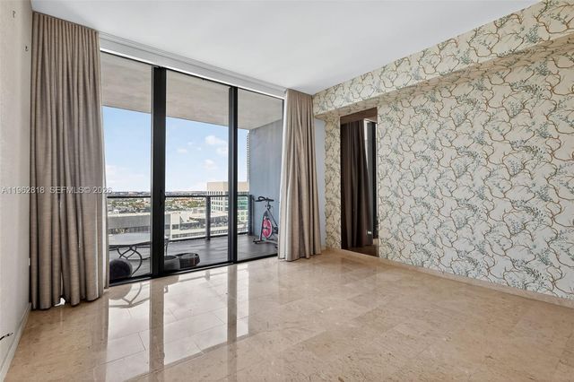 88 SW 7th St 2402, Miami, FL 33130