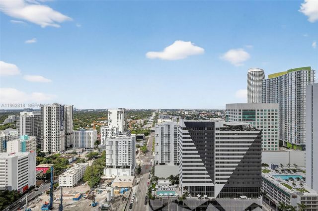 88 SW 7th St 2402, Miami, FL 33130