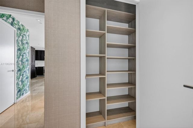 88 SW 7th St 2402, Miami, FL 33130