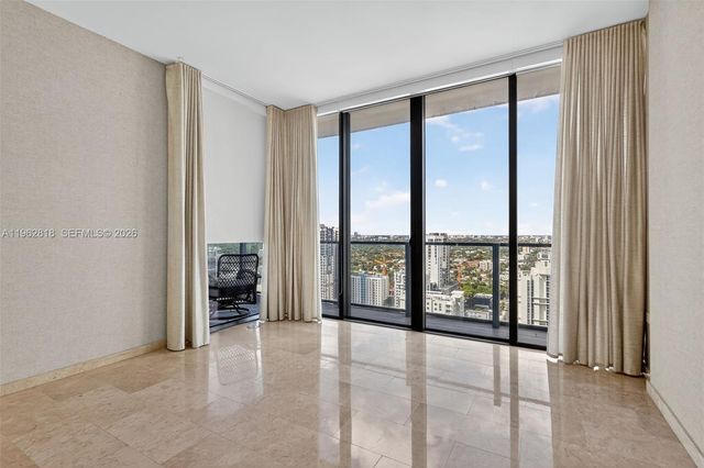 88 SW 7th St 2402, Miami, FL 33130