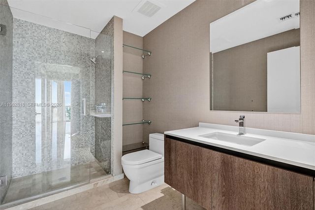 88 SW 7th St 2402, Miami, FL 33130