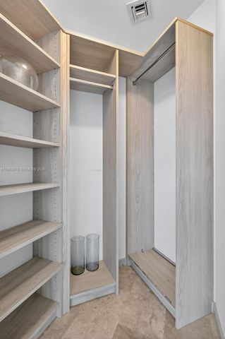 88 SW 7th St 2402, Miami, FL 33130