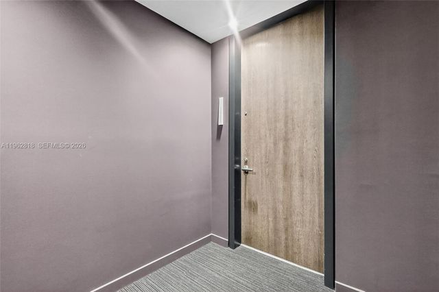 88 SW 7th St 2402, Miami, FL 33130