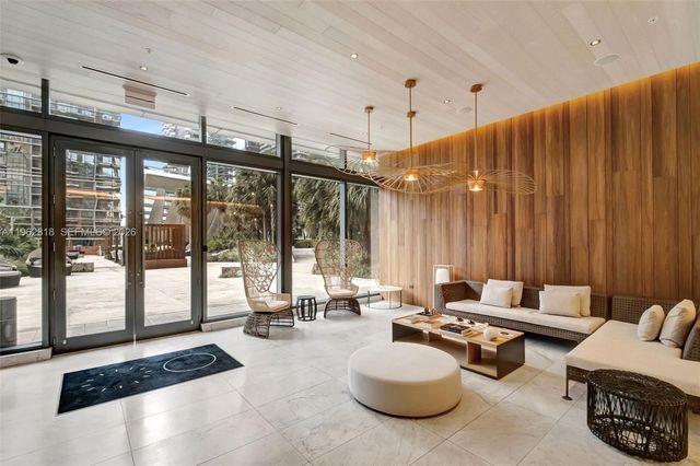 88 SW 7th St 2402, Miami, FL 33130