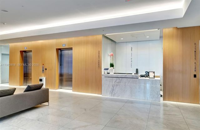 88 SW 7th St 2402, Miami, FL 33130