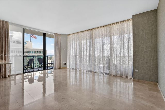 88 SW 7th St 2402, Miami, FL 33130