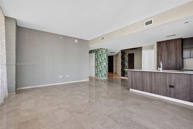 88 SW 7th St 2402, Miami, FL 33130