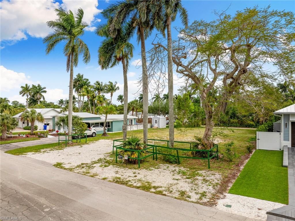 1084 Broad AVE N, NAPLES, FL 34102 — photo 3