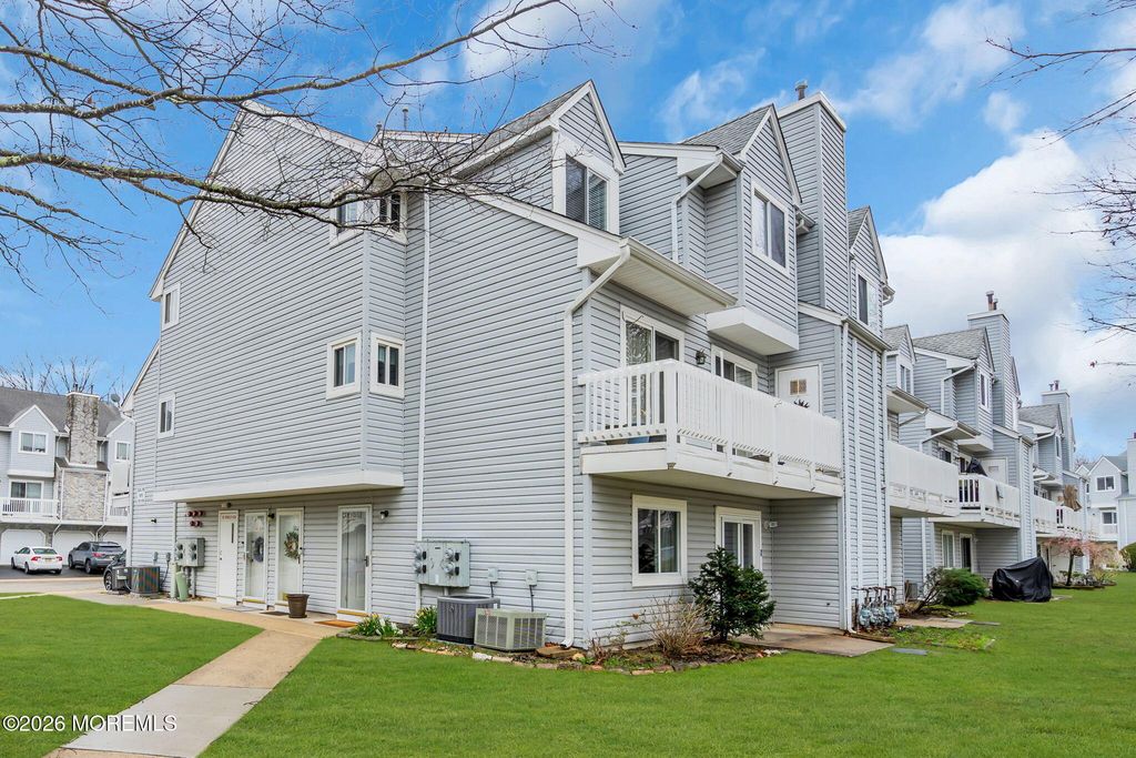 1801 Scarlet Oak Avenue, Toms River, NJ 08755