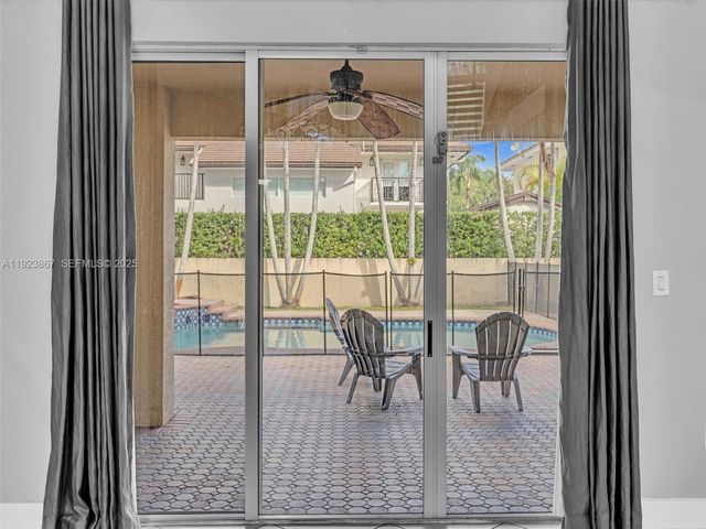 8123 NW 161st Ter, Miami Lakes, FL 33016