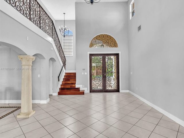 8123 NW 161st Ter, Miami Lakes, FL 33016