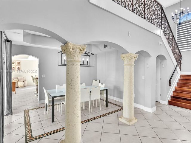 8123 NW 161st Ter, Miami Lakes, FL 33016