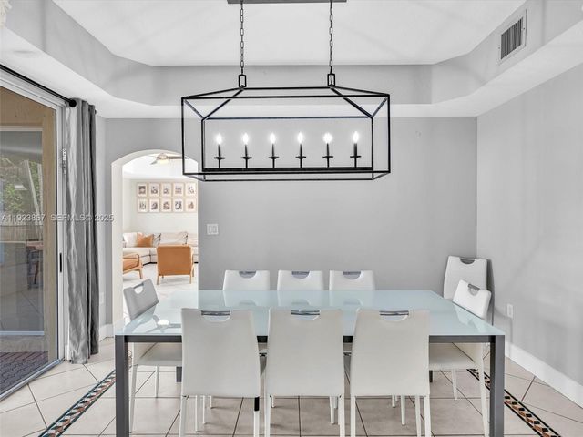 8123 NW 161st Ter, Miami Lakes, FL 33016