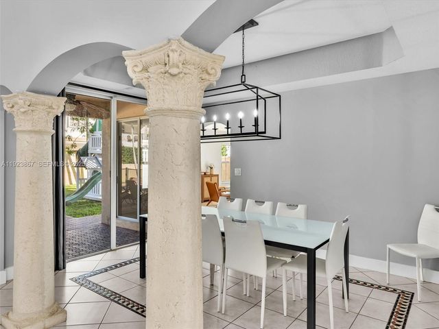 8123 NW 161st Ter, Miami Lakes, FL 33016