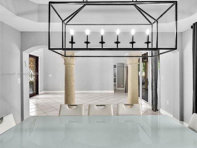 8123 NW 161st Ter, Miami Lakes, FL 33016