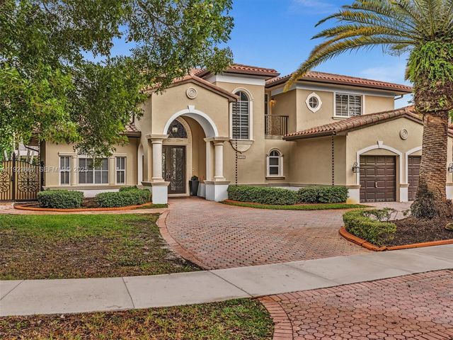 8123 NW 161st Ter, Miami Lakes, FL 33016