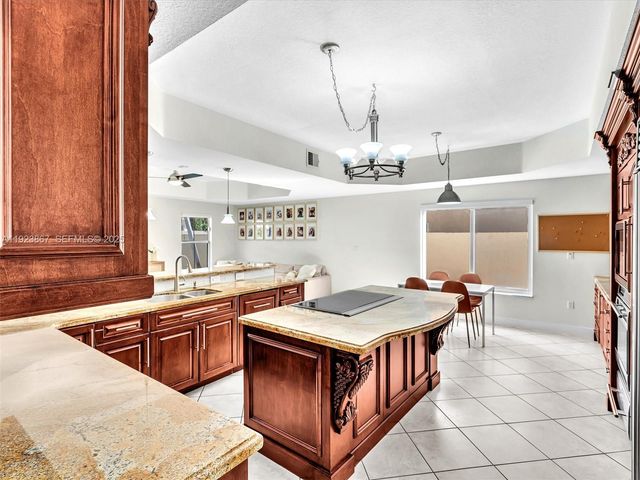 8123 NW 161st Ter, Miami Lakes, FL 33016