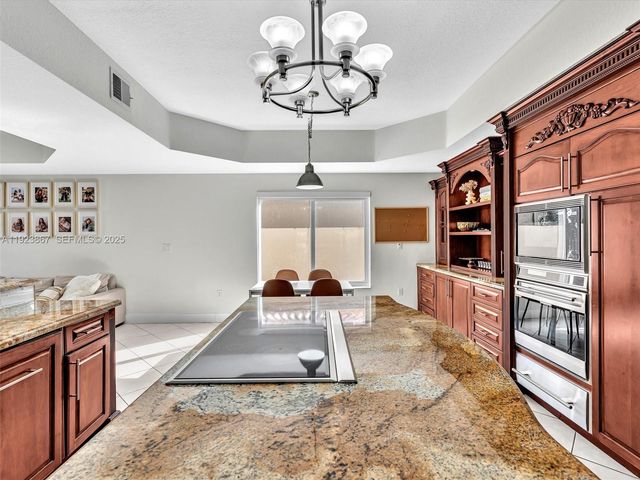 8123 NW 161st Ter, Miami Lakes, FL 33016