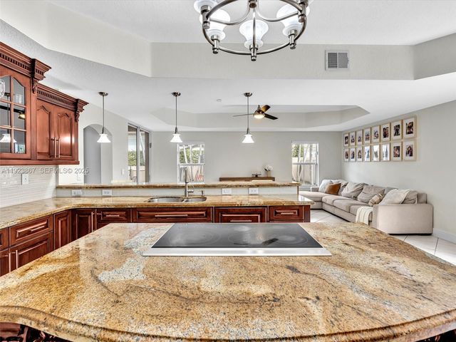 8123 NW 161st Ter, Miami Lakes, FL 33016