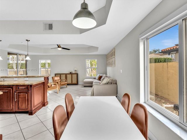 8123 NW 161st Ter, Miami Lakes, FL 33016